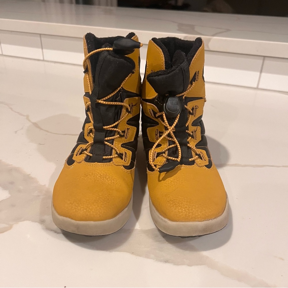 Merrell snowbank 4.0 Kids Snow Boots size 1.0